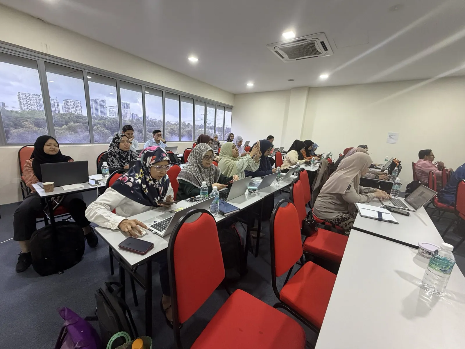Peserta Kementerian Digital, JDN dan JPDP semasa sesi praktikal