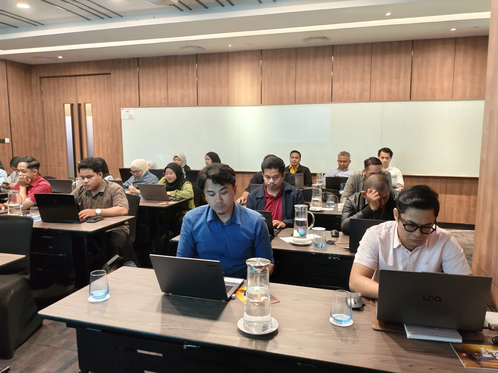 Suasana kelas AI Smart Office bersama KPF Niaga