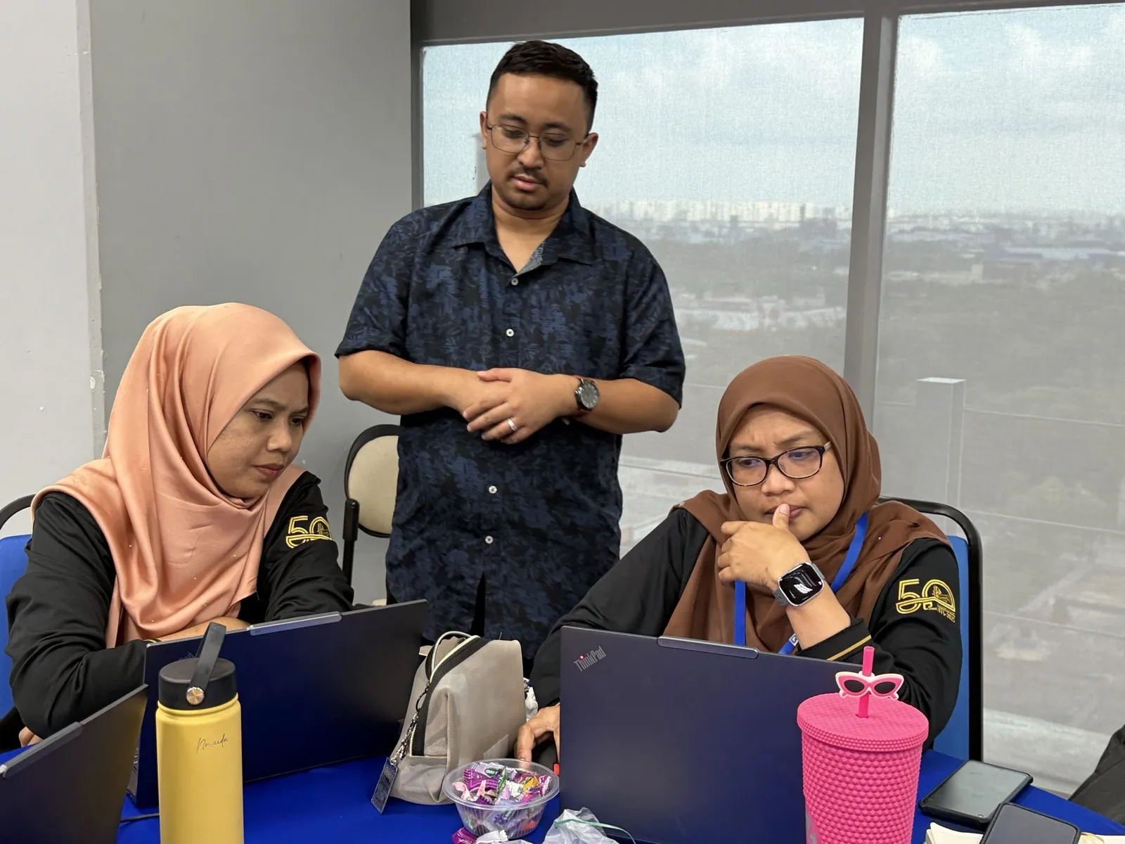 Bimbingan kepada peserta LPJ semasa sesi praktikal