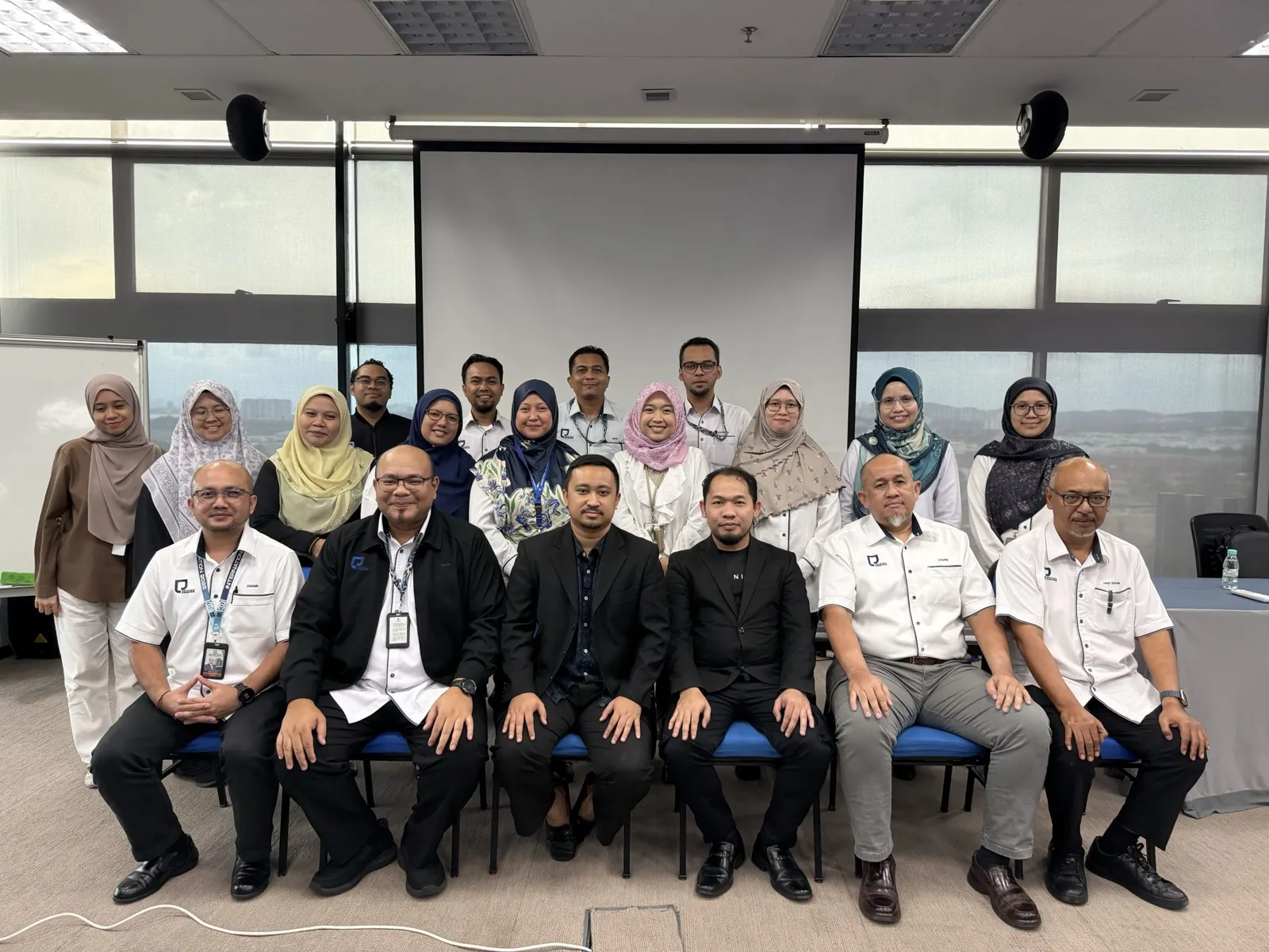 Gambar kumpulan peserta SmartDesk AI, Lembaga Pelabuhan Johor