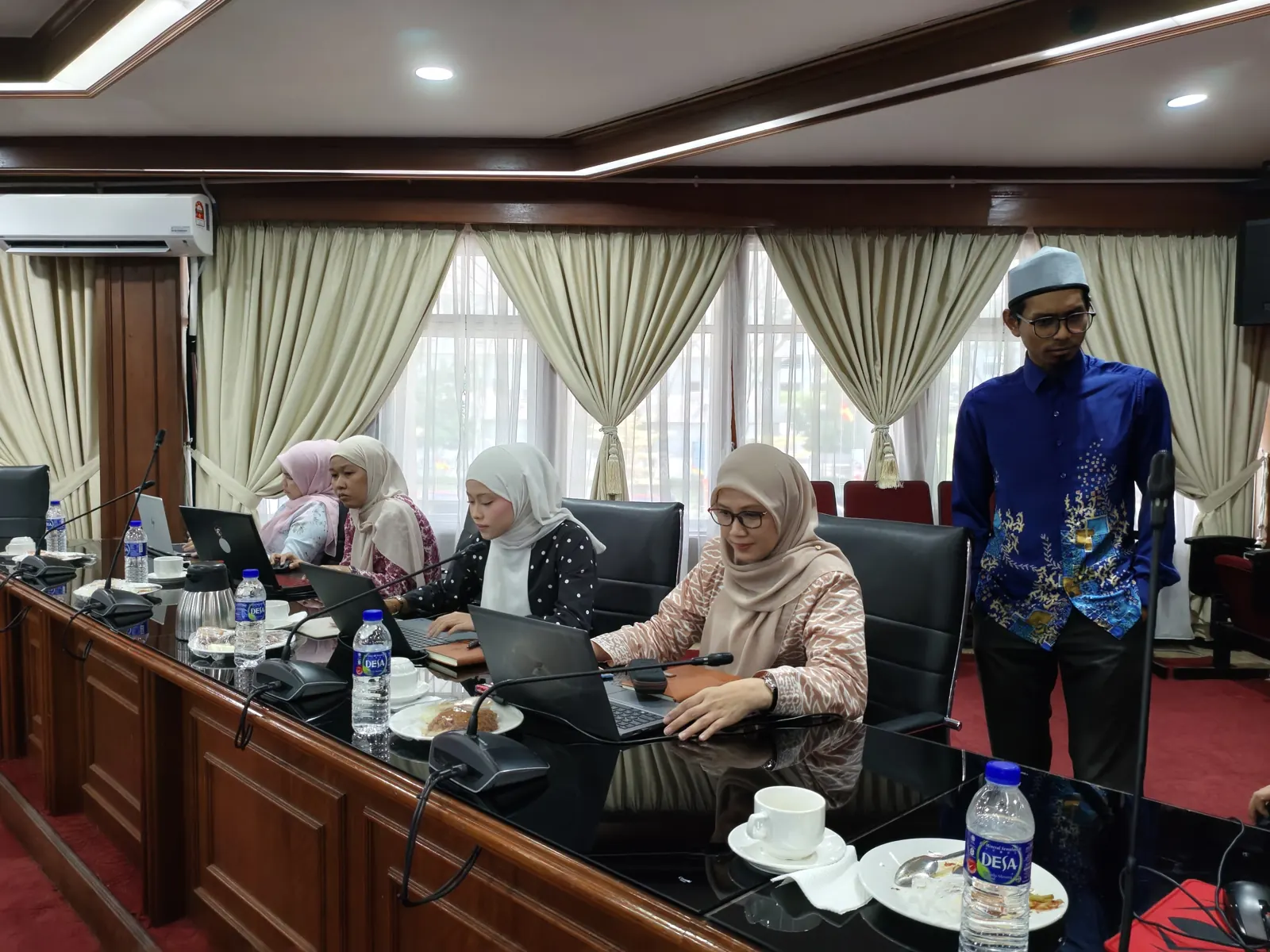 Bimbingan kepada peserta MPS semasa sesi praktikal