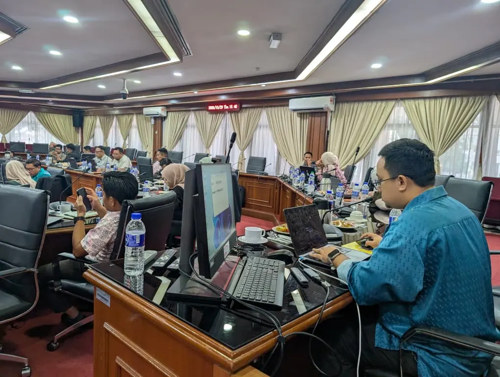 Suasana latihan Gen AI di bilik mesyuarat MPS