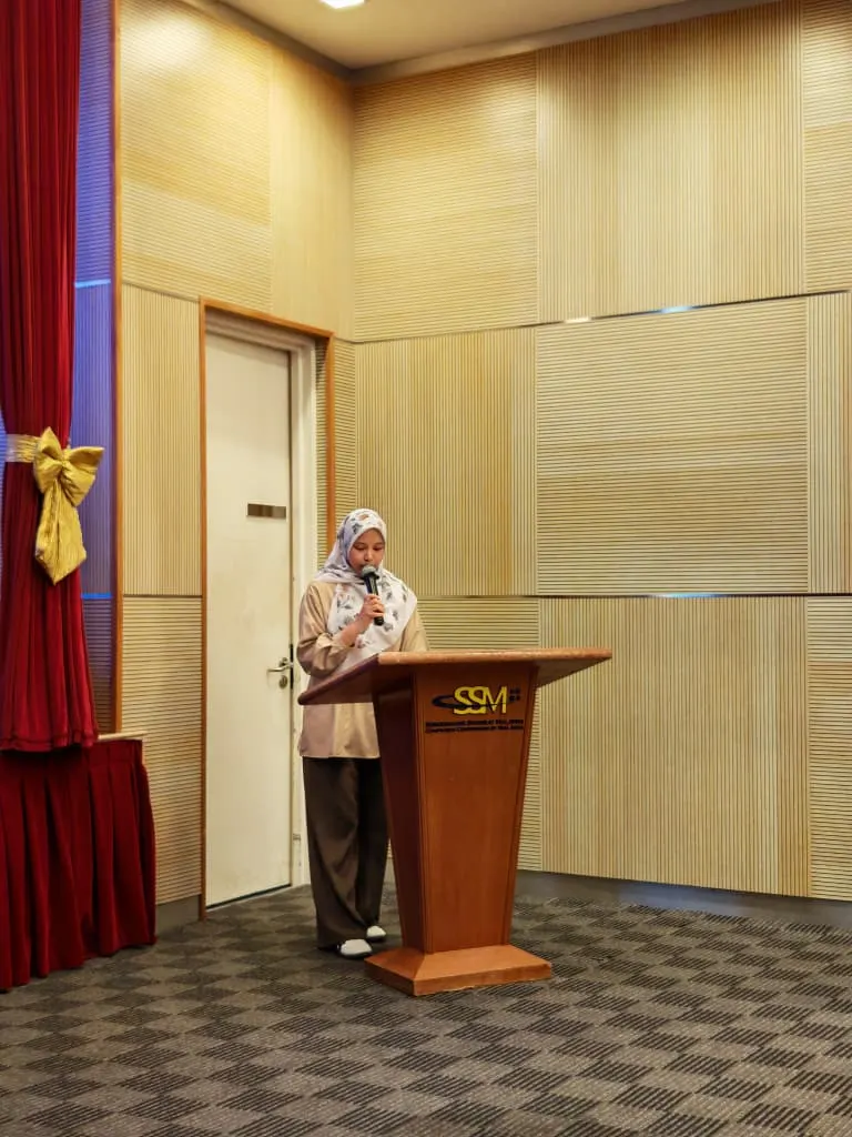 Pengacara majlis membuka SSM Power Talk Siri 4